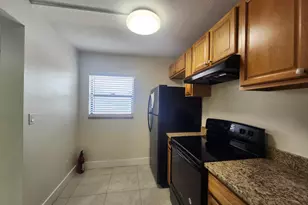3470 Foxcroft Rd, Miramar, FL 33025 - Photo 8