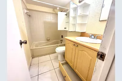 11201 SW 13th Street, Pembroke Pines, FL 33025 - Photo 22