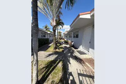 720 SW 7th Street #4, Dania Beach, FL 33004 - Photo 2