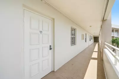 3800 Oaks Clubhouse Drive #410, Pompano Beach, FL 33069 - Photo 4