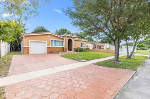 321 N 72nd Terrace, Hollywood, FL 33024 - Photo 2