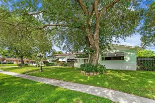 2118 W Palma Cir, West Palm Beach, FL 33415 - Photo 2