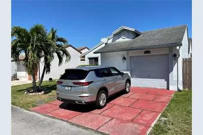 1231 SW 112th Avenue, Pembroke Pines, FL 33025 - Photo 2
