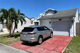 1231 SW 112th Ave, Pembroke Pines, FL 33025 - Photo 2
