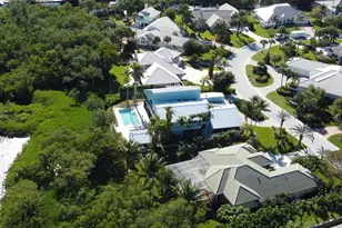 8902 SE Marina Bay Dr, Hobe Sound, FL 33455 - Photo 8