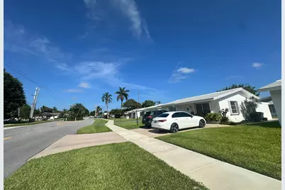 806 Ocean Drive, Boynton Beach, FL 33426 - Photo 2