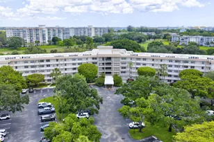 3900 Oaks Clubhouse Dr, Pompano Beach, FL 33069 - Photo 36