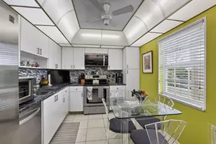 3900 Oaks Clubhouse Dr, Pompano Beach, FL 33069 - Photo 14