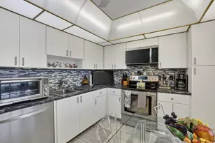 3900 Oaks Clubhouse Dr, Pompano Beach, FL 33069 - Photo 16