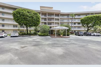 3900 Oaks Clubhouse Drive #410, Pompano Beach, FL 33069 - Photo 2
