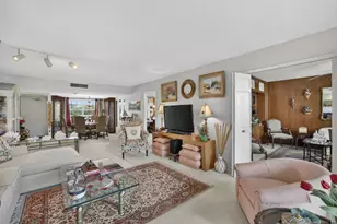 3900 Oaks Clubhouse Dr, Pompano Beach, FL 33069 - Photo 10