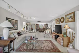 3900 Oaks Clubhouse Dr, Pompano Beach, FL 33069 - Photo 10