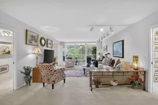3900 Oaks Clubhouse Dr, Pompano Beach, FL 33069 - Photo 8
