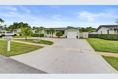1710 NW 111th Terrace, Pembroke Pines, FL 33026 - Photo 2