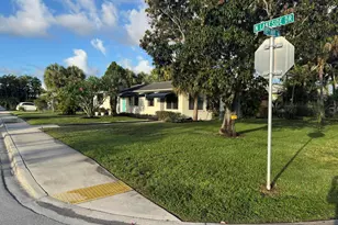 1725 N Lakeside Dr, Lake Worth Beach, FL 33460 - Photo 1