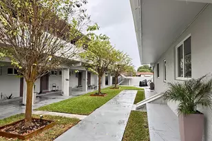 720 NE 7th St, Hallandale Beach, FL 33009 - Photo 20