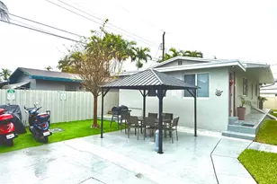720 NE 7th St, Hallandale Beach, FL 33009 - Photo 22