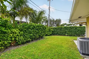 1221 Singer Dr, Singer Island, FL 33404 - Photo 24