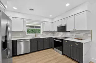 1221 Singer Dr, Singer Island, FL 33404 - Photo 4