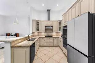3592 Collonade Dr, Wellington, FL 33449 - Photo 10