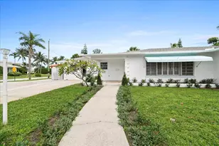 2412 N Lakeside Dr, Lake Worth, FL 33460 - Photo 2