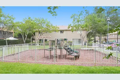 2712 NW 80th Avenue, Sunrise, FL 33322 - Photo 14