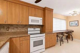 5561 Fairway Park Dr, Boynton Beach, FL 33437 - Photo 4