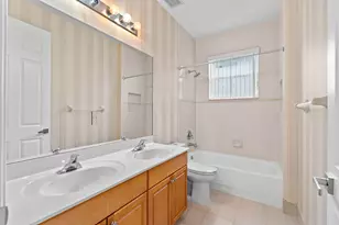 10251 N Lake Vista Cir, Davie, FL 33328 - Photo 36