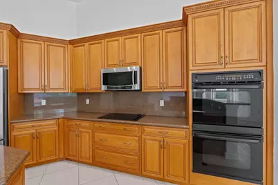 10251 N Lake Vista Circle, Davie, FL 33328 - Photo 32