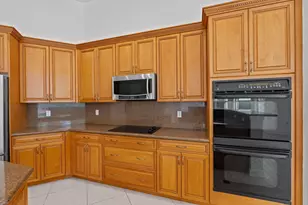10251 N Lake Vista Cir, Davie, FL 33328 - Photo 32
