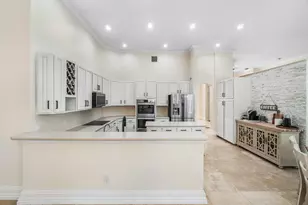 21725 Marigot Dr, Boca Raton, FL 33428 - Photo 6
