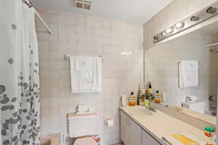 8039 Lake Dr, Doral, FL 33166 - Photo 20