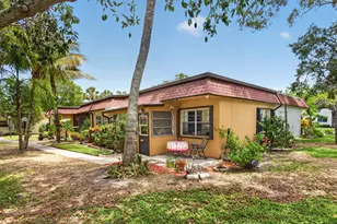 2002 SW Natura Blvd, Deerfield Beach, FL 33441 - Photo 2