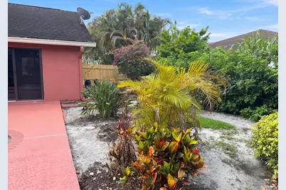 118 Waterway, Royal Palm Beach, FL 33411 - Photo 6