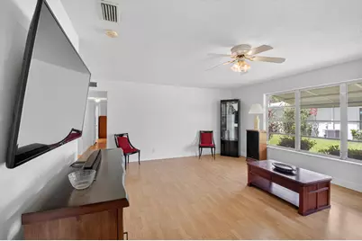 172 High Point Terrace W #D, Delray Beach, FL 33445 - Photo 2