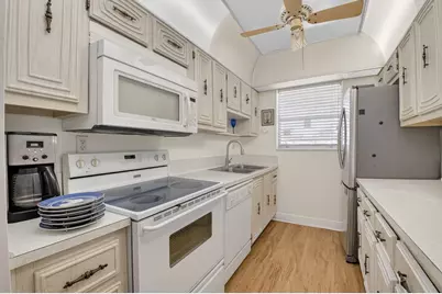 172 High Point Terrace W #D, Delray Beach, FL 33445 - Photo 8