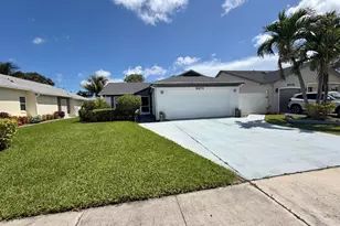 5072 Arbor Glen Cir, Lake Worth, FL 33463 - Photo 2