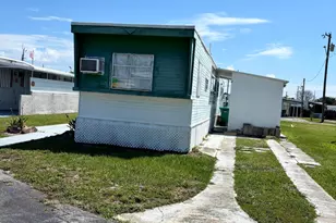 2023 St Lucie Blvd, Fort Pierce, FL 34946 - Photo 2