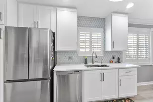 8210 St Johns Ct, Wellington, FL 33414 - Photo 2