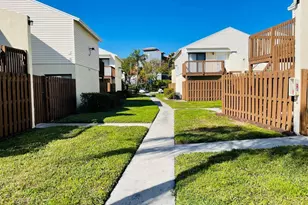 637 Executive Center Dr, West Palm Beach, FL 33401 - Photo 1