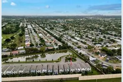 4407 NW 48th Terrace, Tamarac, FL 33319 - Photo 2