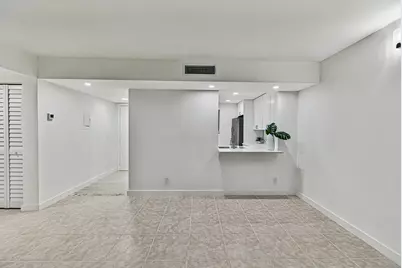 5220 Las Verdes Circle #317, Delray Beach, FL 33484 - Photo 8