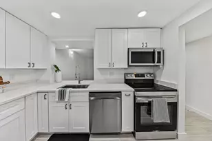 5220 Las Verdes Cir, Delray Beach, FL 33484 - Photo 2