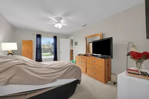 552 SW Eyerly Ave, Port Saint Lucie, FL 34983 - Photo 20