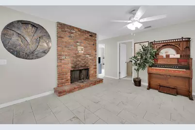 552 SW Eyerly Avenue, Port Saint Lucie, FL 34983 - Photo 16