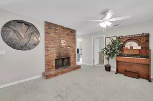 552 SW Eyerly Ave, Port Saint Lucie, FL 34983 - Photo 16