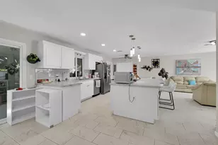 552 SW Eyerly Ave, Port Saint Lucie, FL 34983 - Photo 10