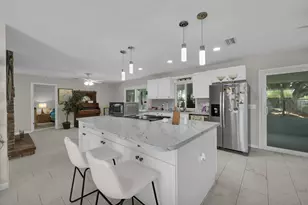 552 SW Eyerly Ave, Port Saint Lucie, FL 34983 - Photo 12