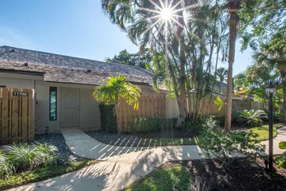 11792 Wimbledon Circle, Wellington, FL 33414 - Photo 2