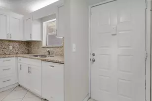 21911 Lake Forest Cir, Boca Raton, FL 33433 - Photo 4